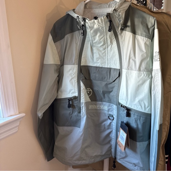 The North Face Steep Tech Two-Tone Jacket - Picture 1 of 11